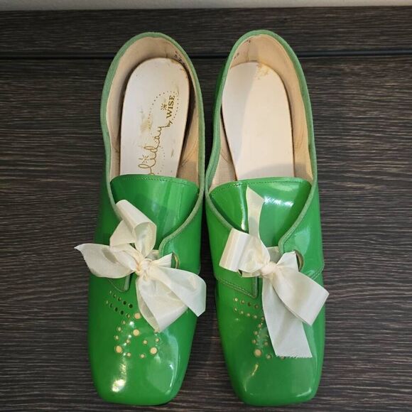 Holiday by WISE Vintage Bright Green Patent Leather Shoes, NWOT, 6.5 B